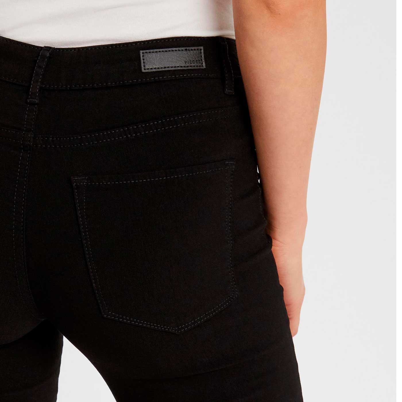 PIECES - JEANS - SKIN WEAR MW 17079908 - SORT