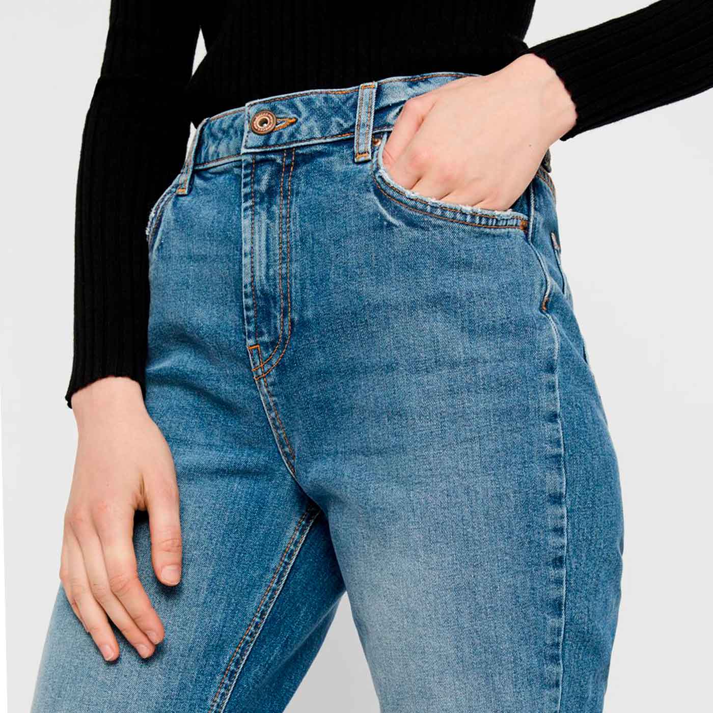 leah-mom-jeans-3